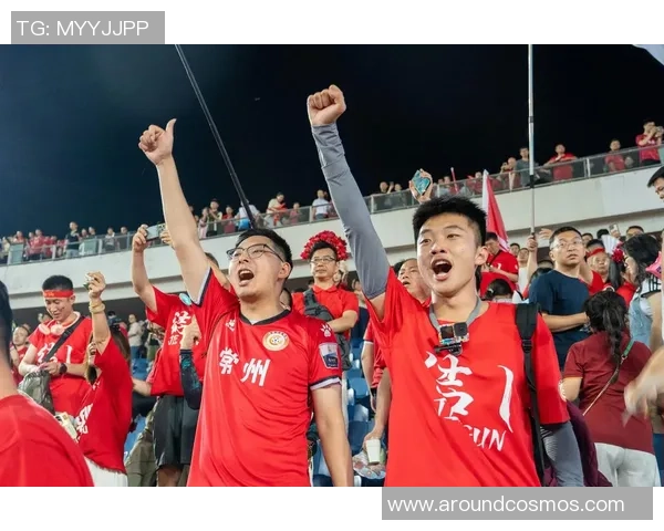 《足球竞技魅力与全球文化的融合探索：从场地到球迷的多维度解读》