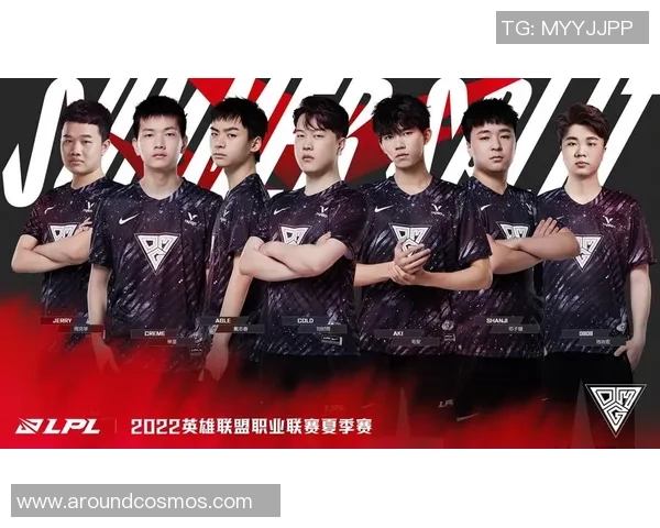 英雄联盟赛事全景解析：战队策略、选手表现与未来发展趋势